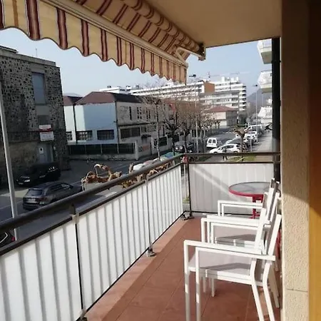 アパート Amplio Y Soleado Alquilo Entero De 3 5 Personas サラウツ