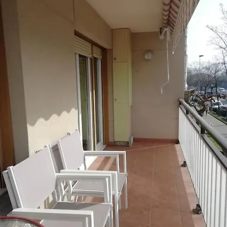 아파트 Amplio Y Soleado Alquilo Entero De 3 5 Personas 자라우츠